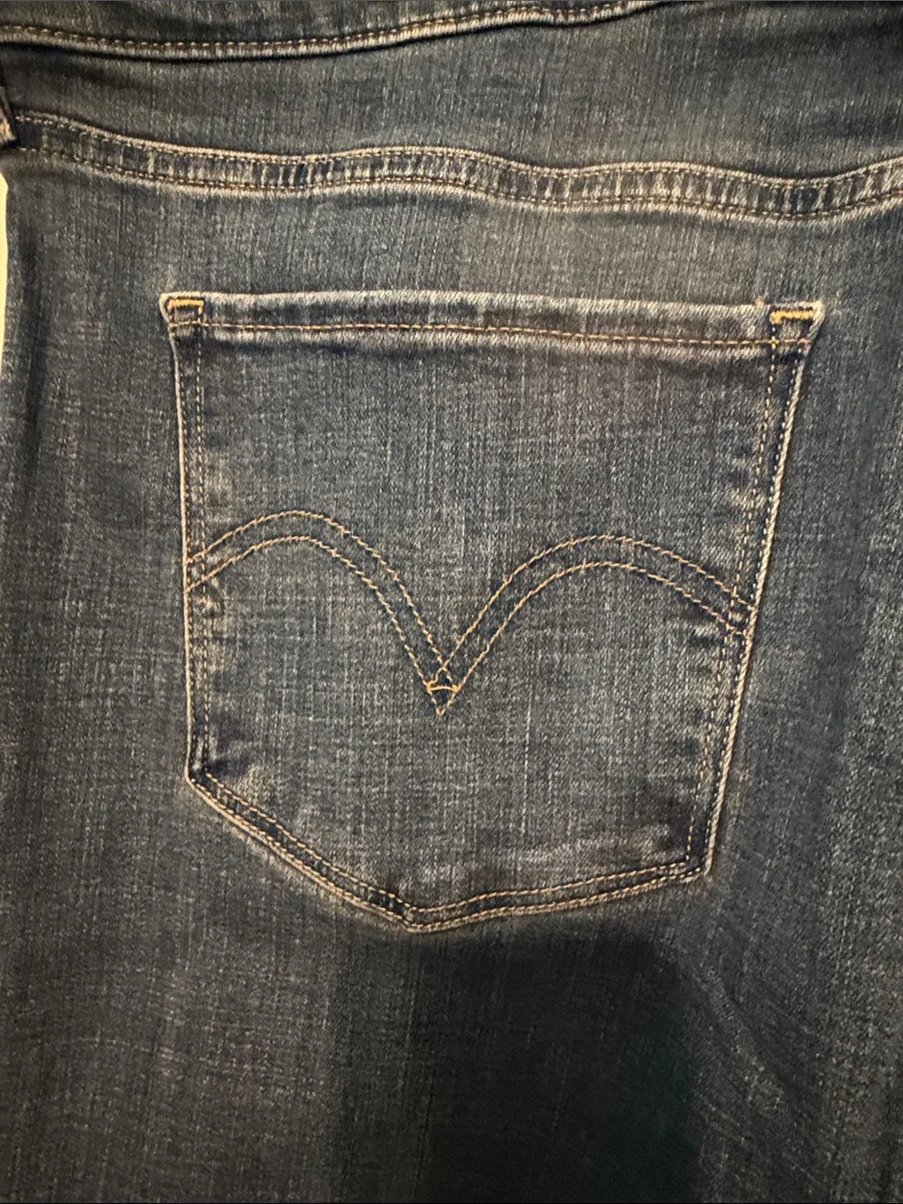 Levi's NWT Women's Straight Leg Jeans in Medium Blue Size 33 or 16S